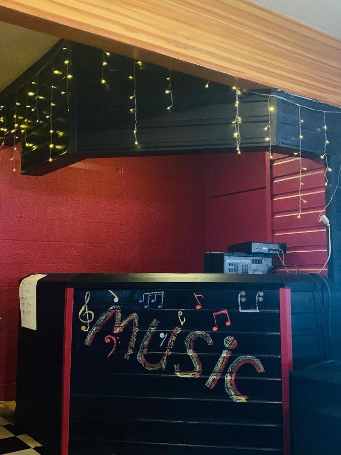 Manitou Motor Inn المظهر الخارجي الصورة